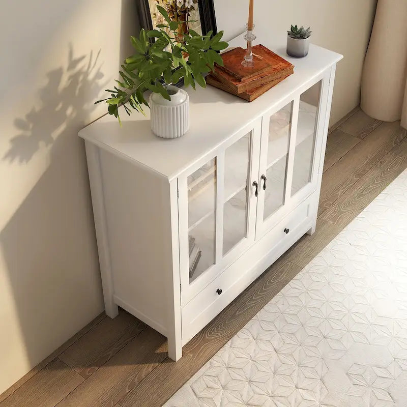 Buffetschrank mit zwei Glastüren und einzigartigem Glockengriff