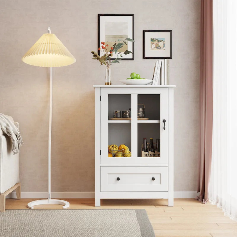 Buffetschrank mit zwei Glastüren und einzigartigem Glockengriff