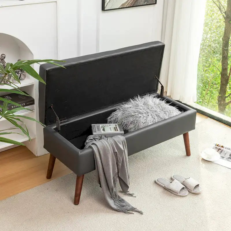 Aufbewahrungsbank für das Schlafzimmer, am Fußende des Bettes