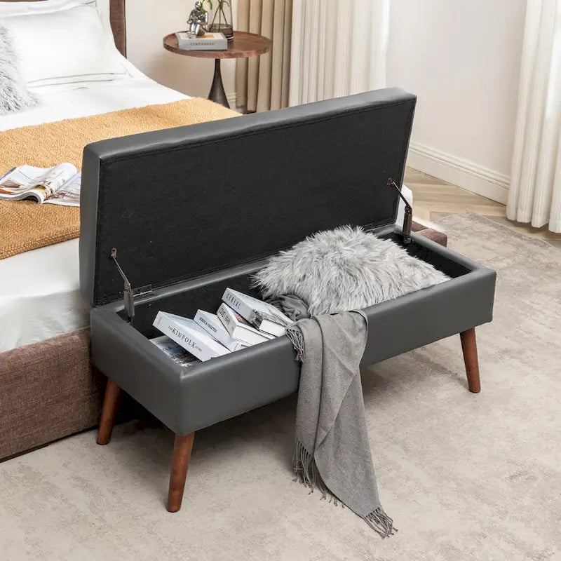 Aufbewahrungsbank für das Schlafzimmer, am Fußende des Bettes