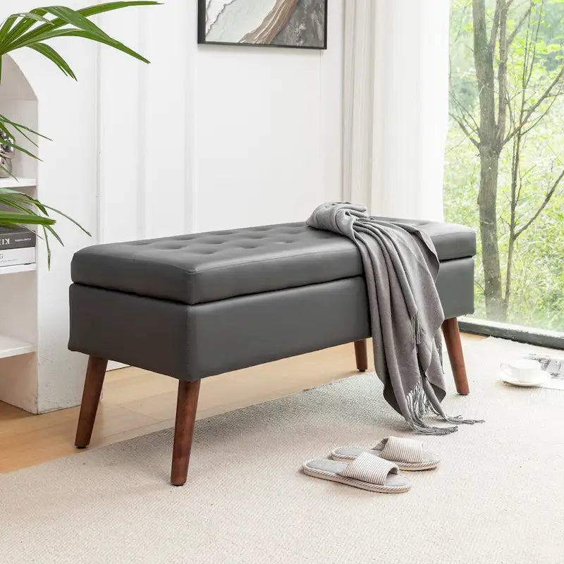 Aufbewahrungsbank für das Schlafzimmer, am Fußende des Bettes