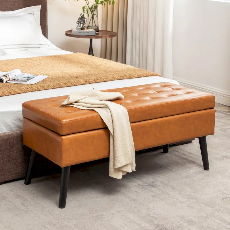 Aufbewahrungsbank für das Schlafzimmer, am Fußende des Bettes