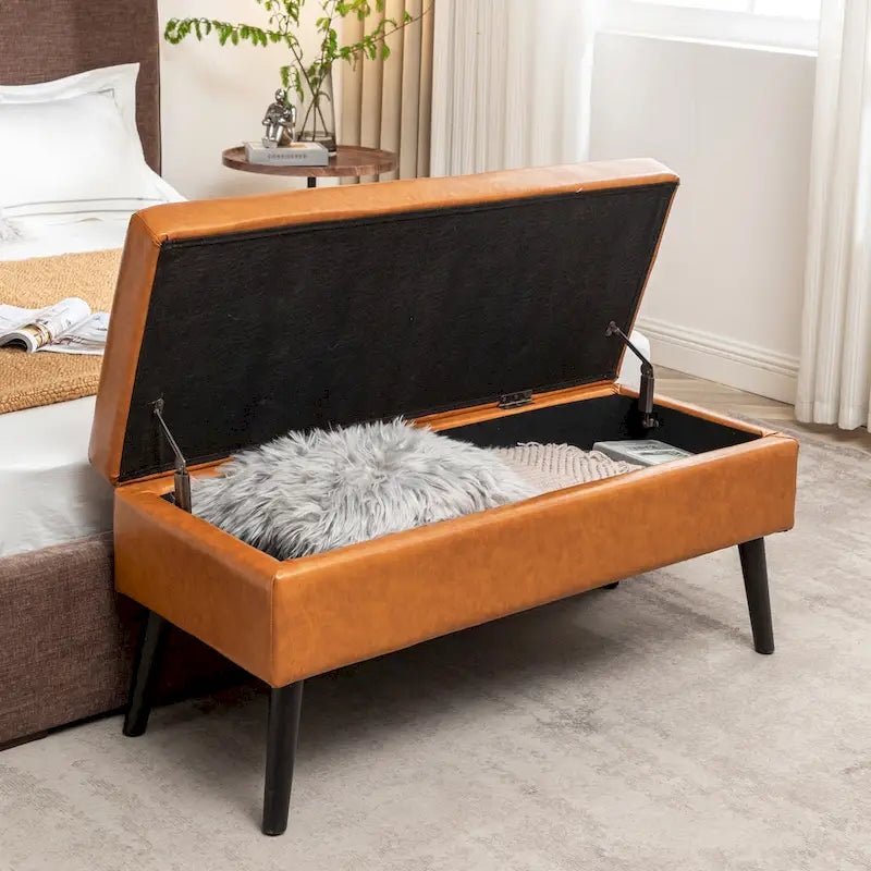 Aufbewahrungsbank für das Schlafzimmer, am Fußende des Bettes