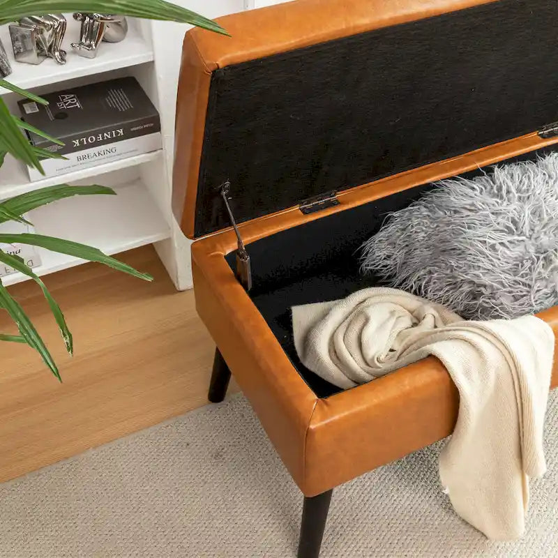 Aufbewahrungsbank für das Schlafzimmer, am Fußende des Bettes