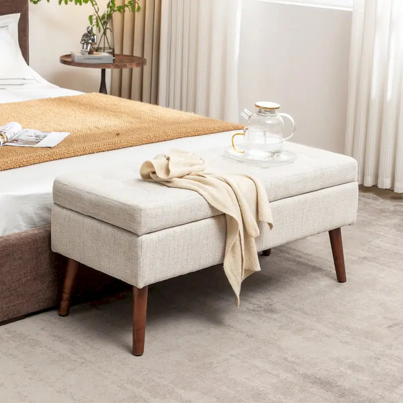 Aufbewahrungsbank für das Schlafzimmer, am Fußende des Bettes