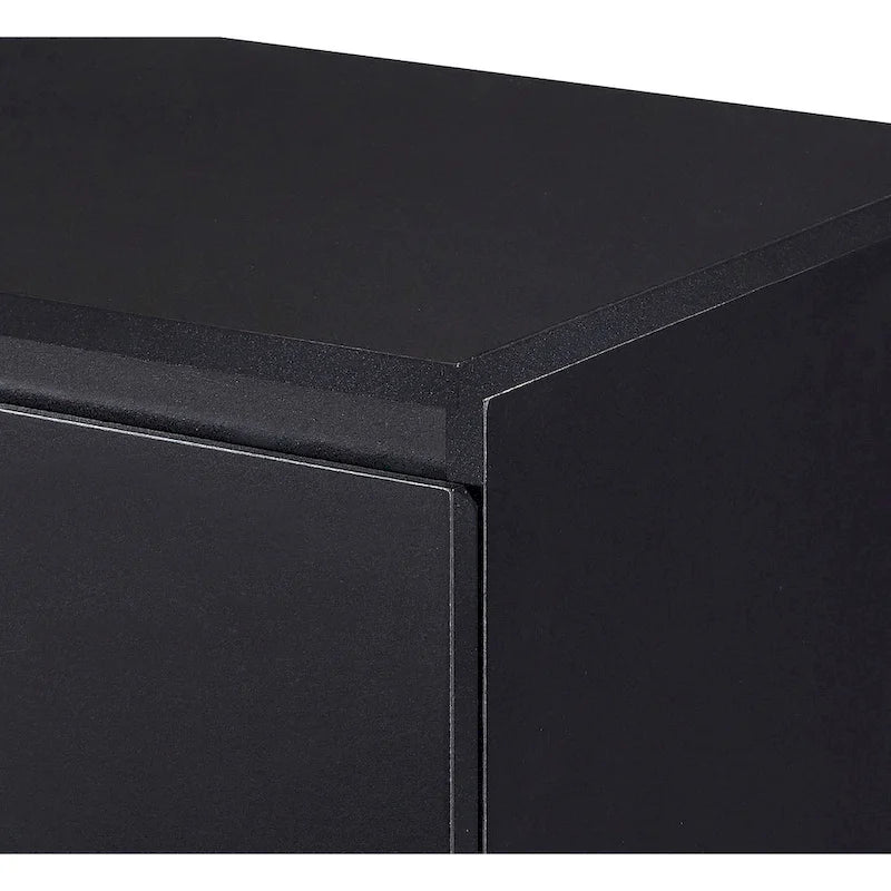 Minimalistisches und luxuriöses Sideboard mit zwei Türen und goldfarbenen Metallbeinen fürs Wohn- und Esszimmer