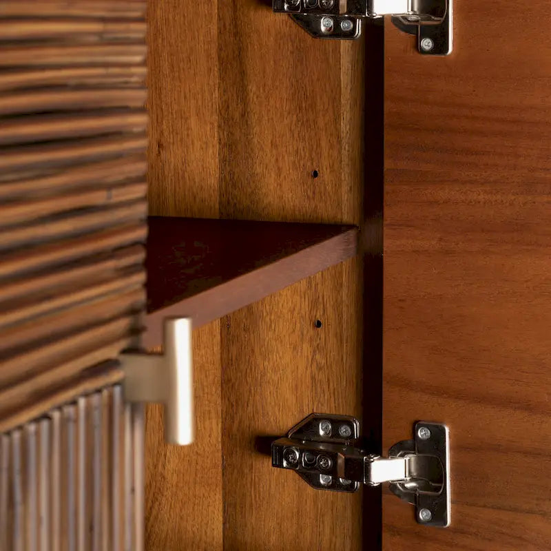 63" breites Sideboard aus Akazienholz und Rattan mit Türen und Soft-Close-Funktion