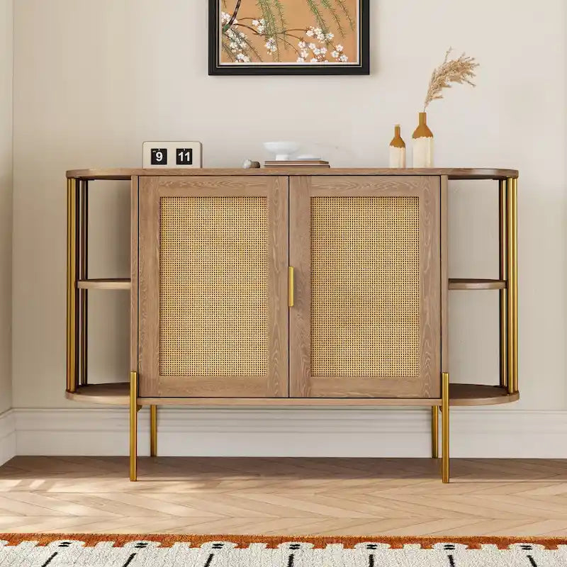 Eleganter geschwungener Esszimmerschrank mit goldfarbenem Rand