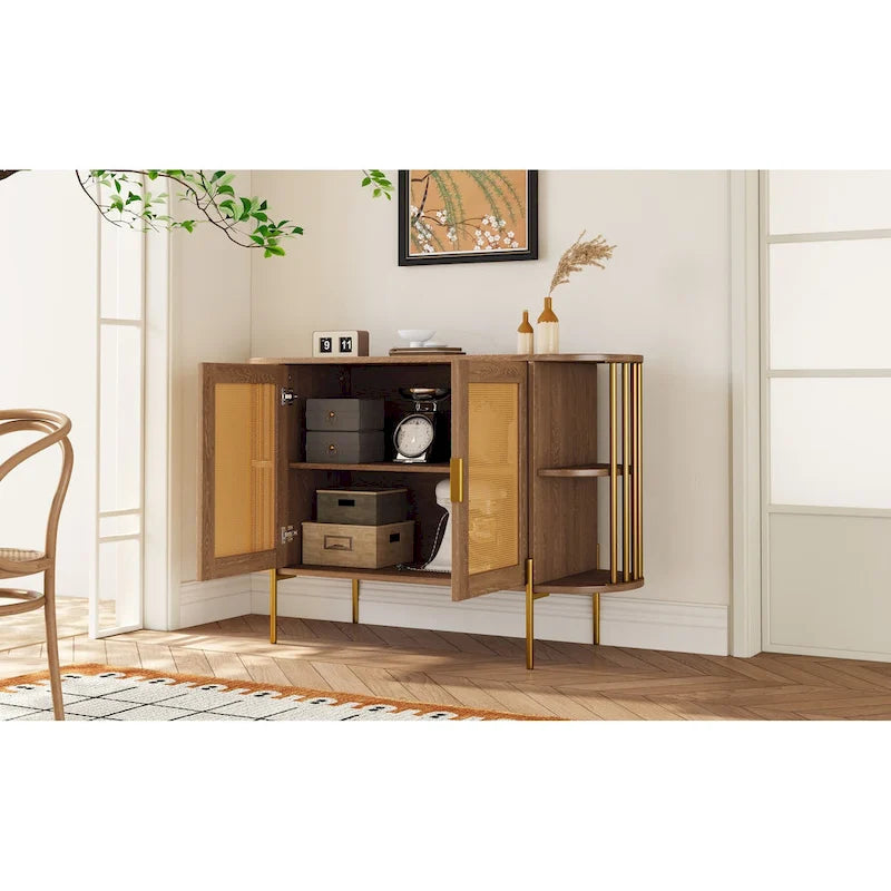 Eleganter geschwungener Esszimmerschrank mit goldfarbenem Rand
