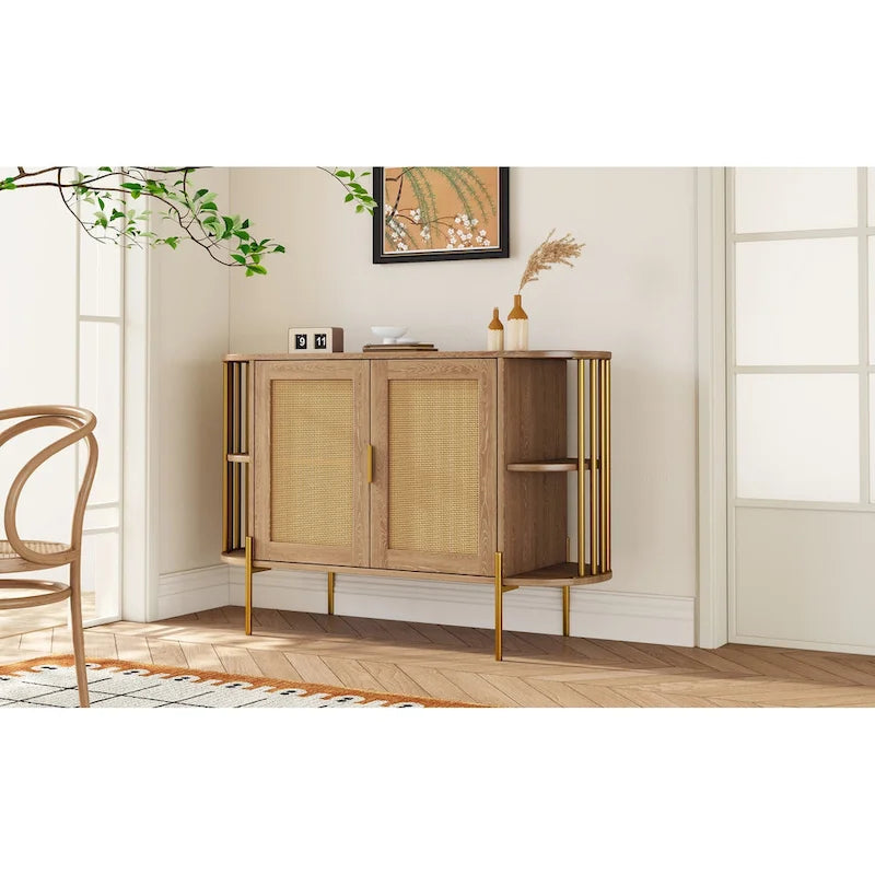 Eleganter geschwungener Esszimmerschrank mit goldfarbenem Rand