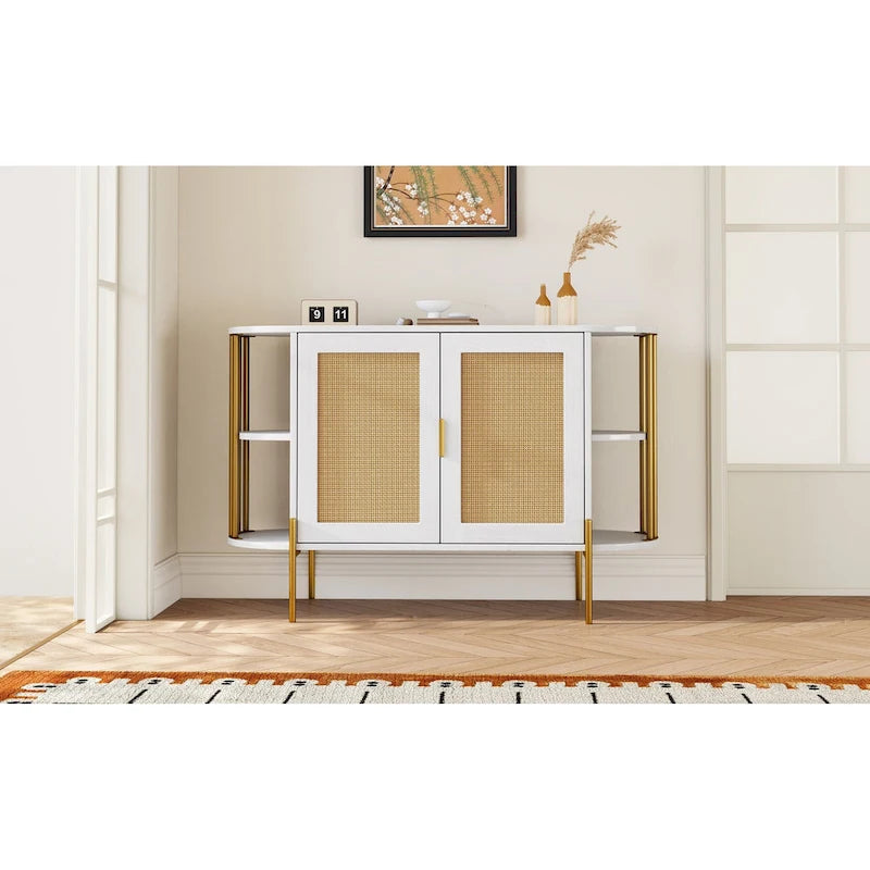 Eleganter geschwungener Esszimmerschrank mit goldfarbenem Rand