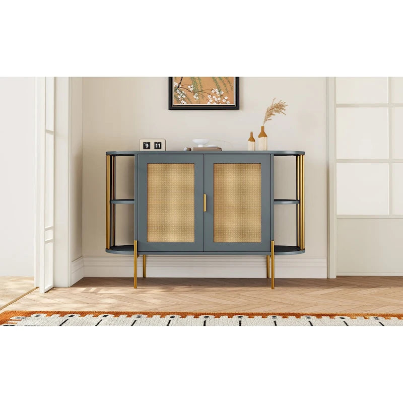 Eleganter geschwungener Esszimmerschrank mit goldfarbenem Rand